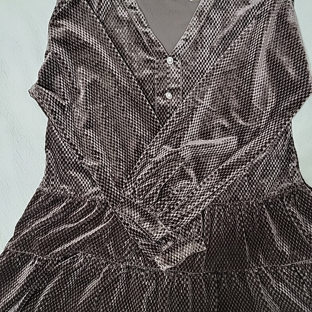 New In Chic Velvet in Rich Brown Textured V-Neck Long Sleeve Mini Dress Size L - Picture 11 of 12